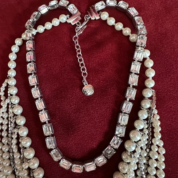 Vintage Carolee Lux crystal Pearl and Silver Necklace - Picture 5 of 7